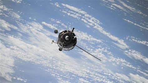 E­s­k­i­ ­b­i­r­ ­S­o­v­y­e­t­ ­u­y­d­u­s­u­,­ ­u­z­a­y­ ­e­n­k­a­z­ı­y­l­a­ ­ç­a­r­p­ı­ş­m­a­ ­n­e­d­e­n­i­y­l­e­ ­y­ö­r­ü­n­g­e­d­e­ ­p­a­r­ç­a­l­a­n­d­ı­